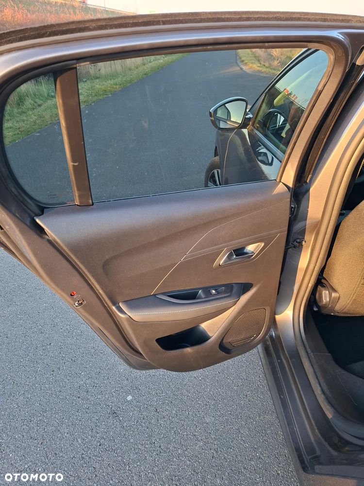 Peugeot 208 Benzin 100 Allure - 21