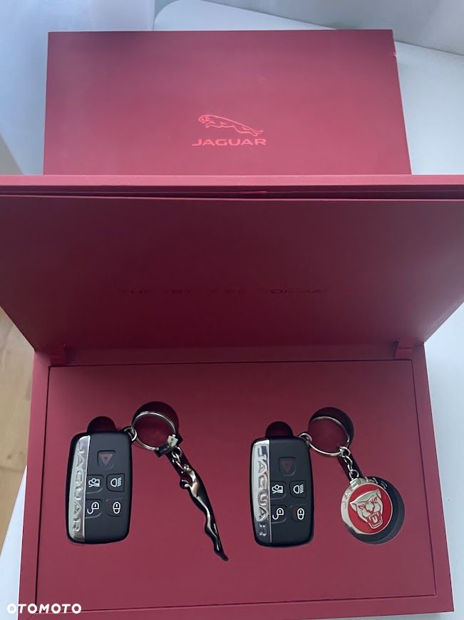 Jaguar XE 2.0 D Prestige - 24