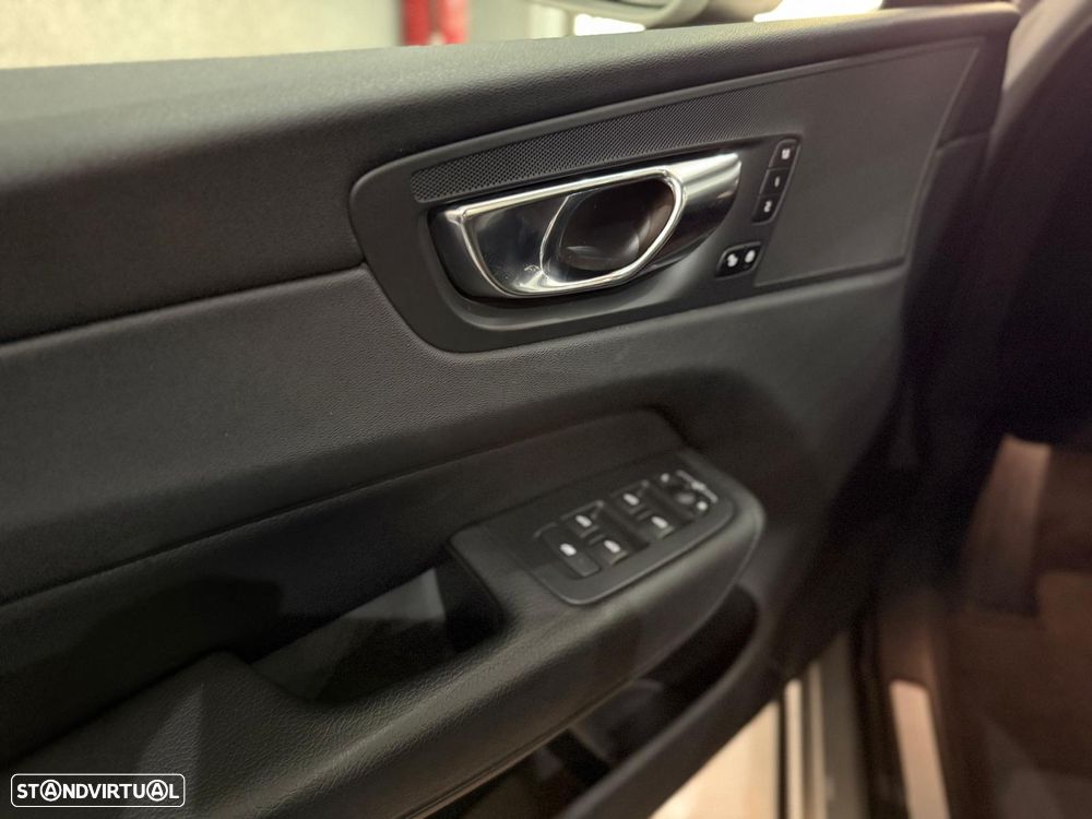 Volvo XC 60 2.0 B4 Plus Bright - 31