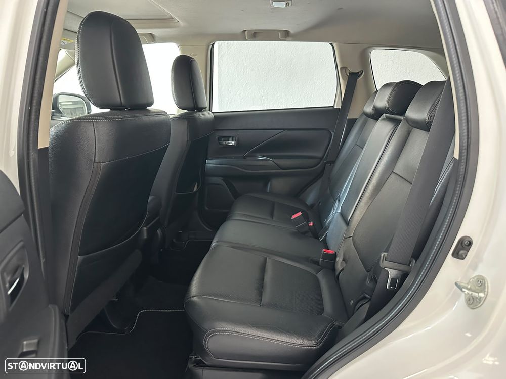 Mitsubishi Outlander 2.2 DI-D 4WD Auto Instyle - 23