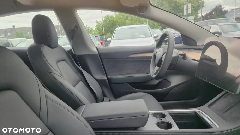 Tesla Model 3 - 16