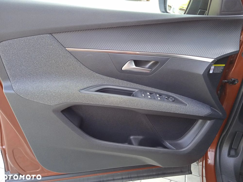 Peugeot 3008 1.2 PureTech Allure S&S - 18