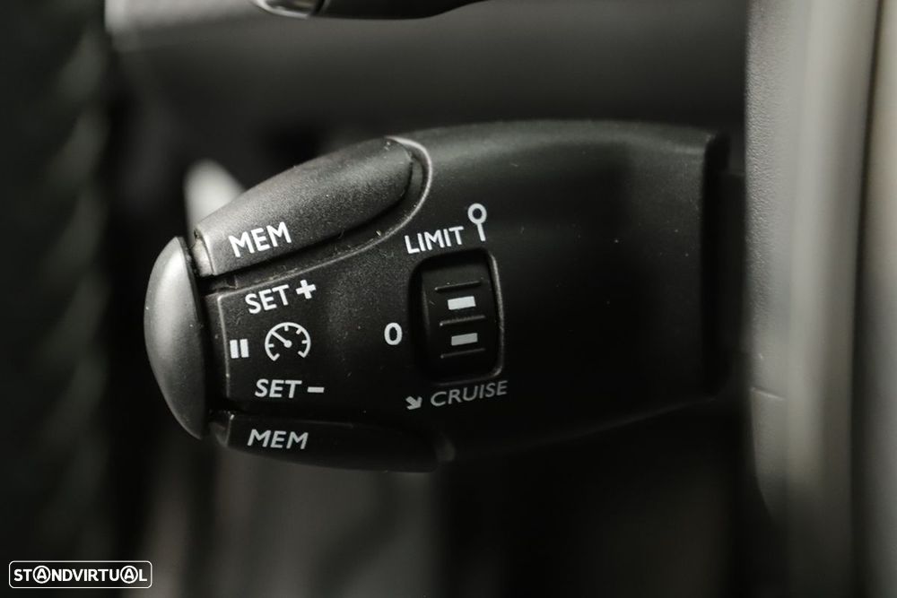 Peugeot 2008 1.2 PureTech Allure EAT8 - 18