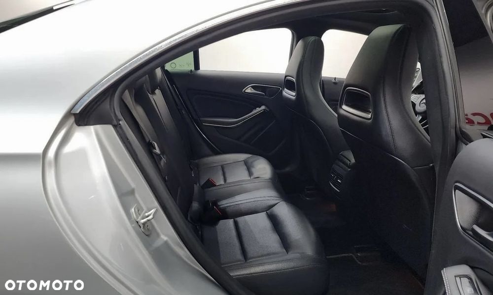 Mercedes-Benz CLA 200 CDI 7G-DCT - 11
