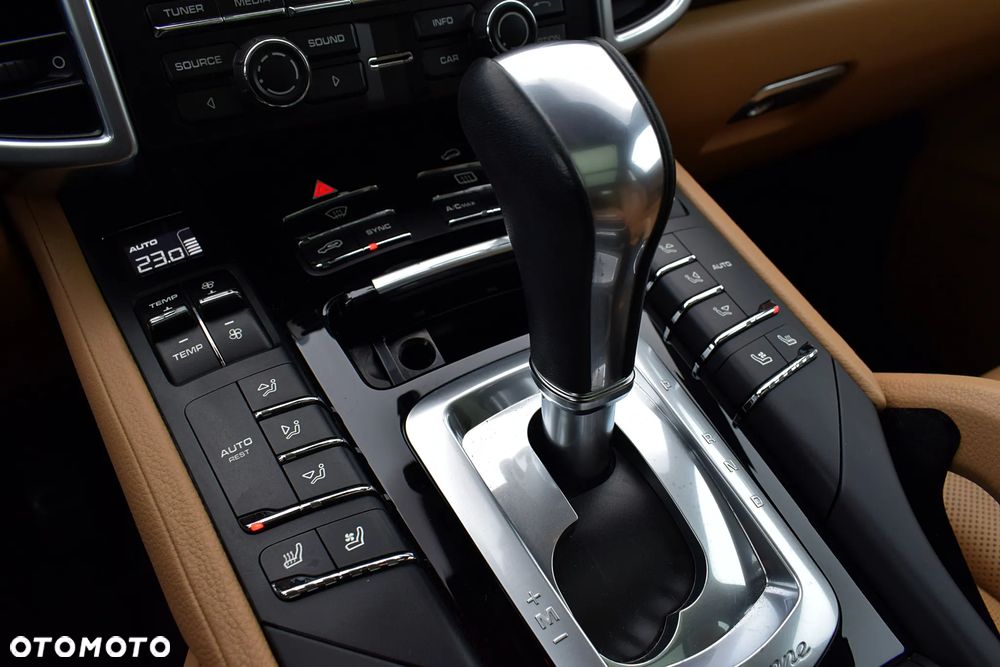 Porsche Cayenne Standard - 18