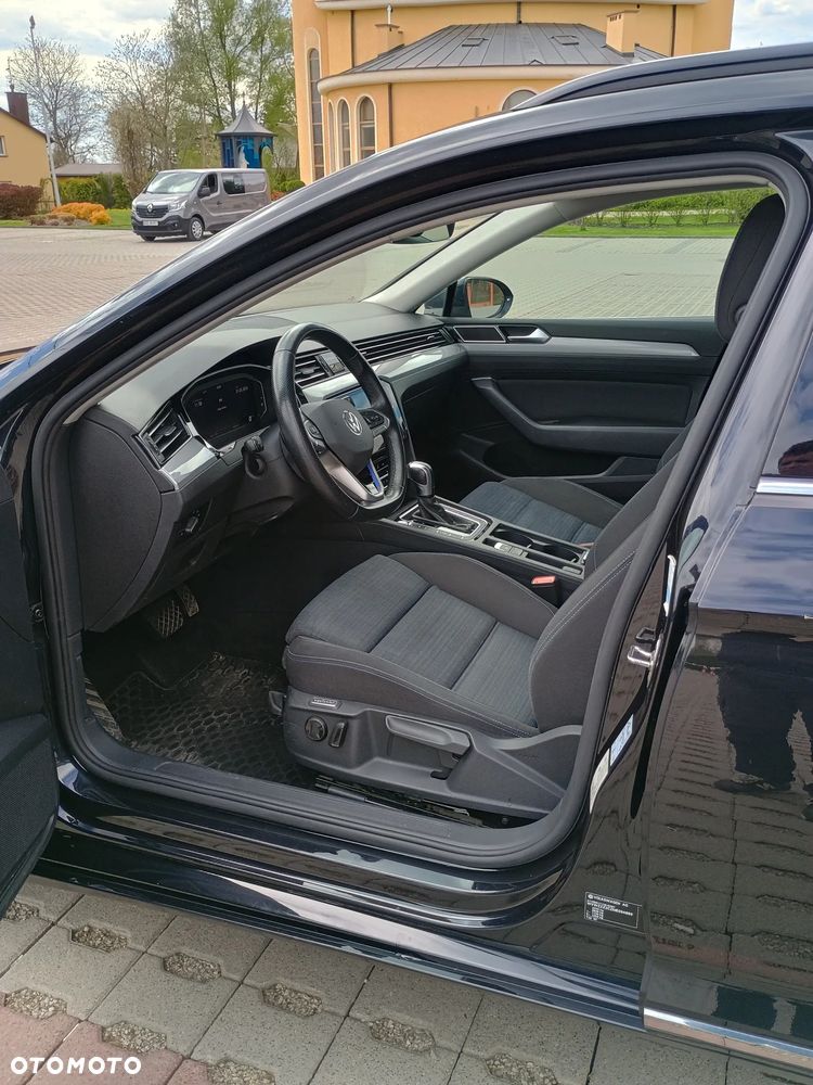 Volkswagen Passat - 12