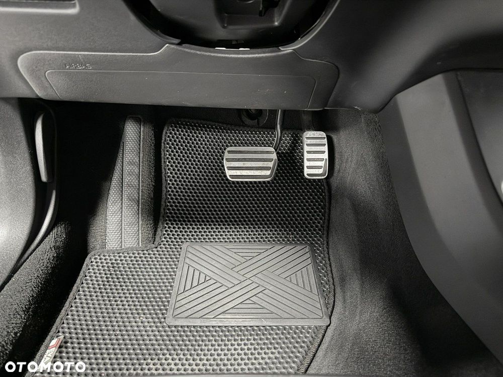 Volvo V40 D3 Drive-E SCR R-Design Momentum - 31