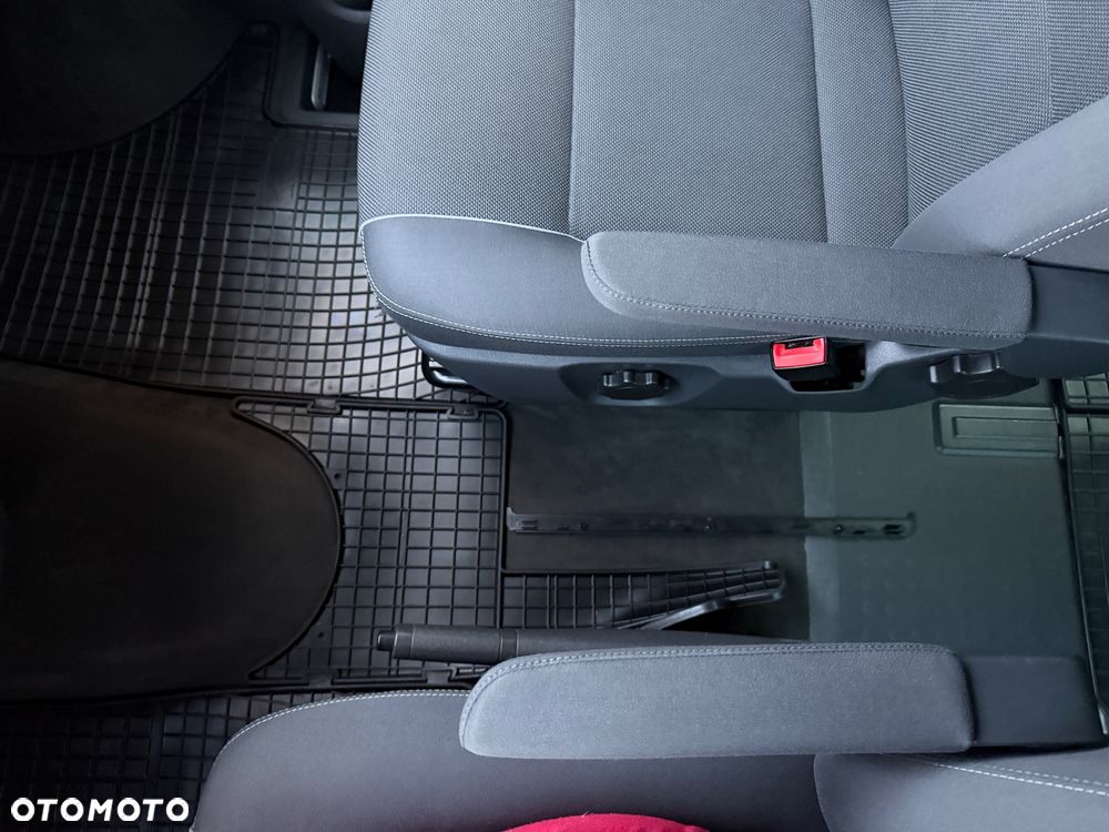 Volkswagen Multivan - 14