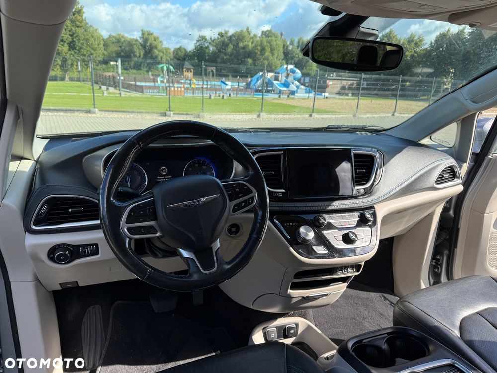 Chrysler Pacifica - 25