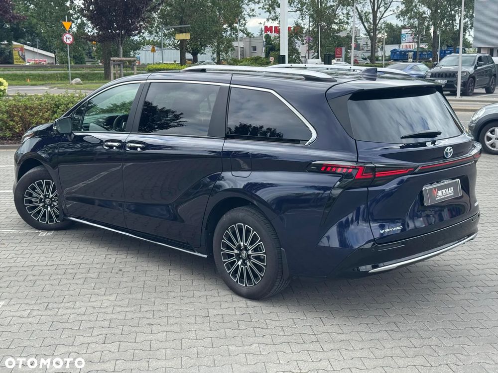 Toyota Sienna - 4