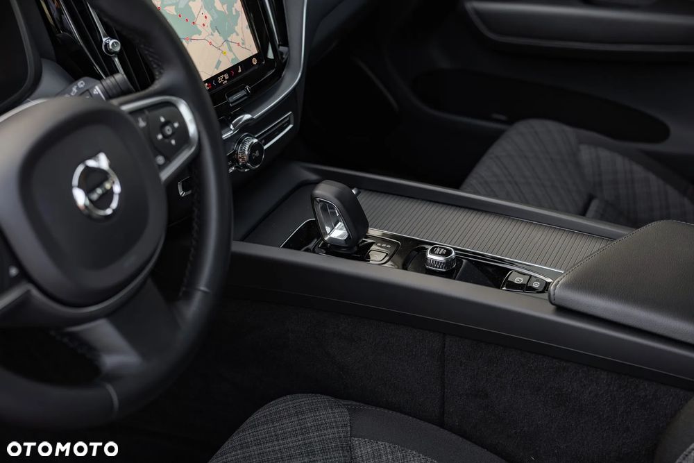 Volvo XC 60 B4 D AWD Core - 19