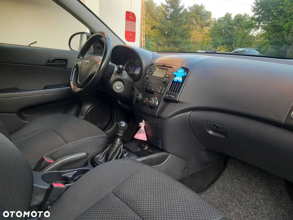 Hyundai i30 1.4 Base + - 19