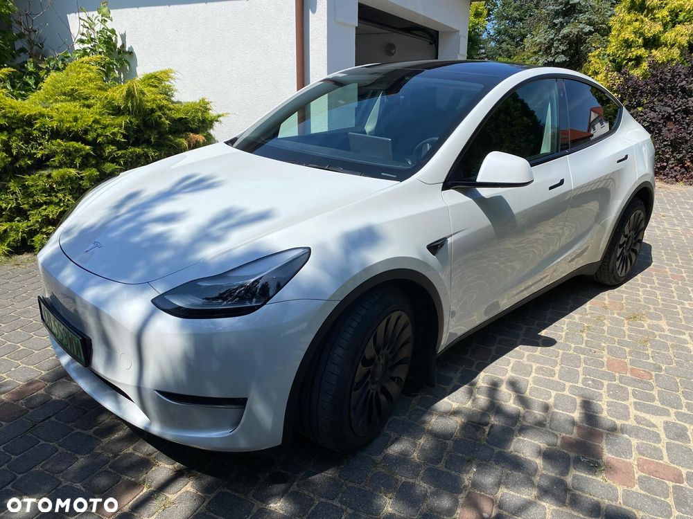 Tesla Model Y 2023 photo 2