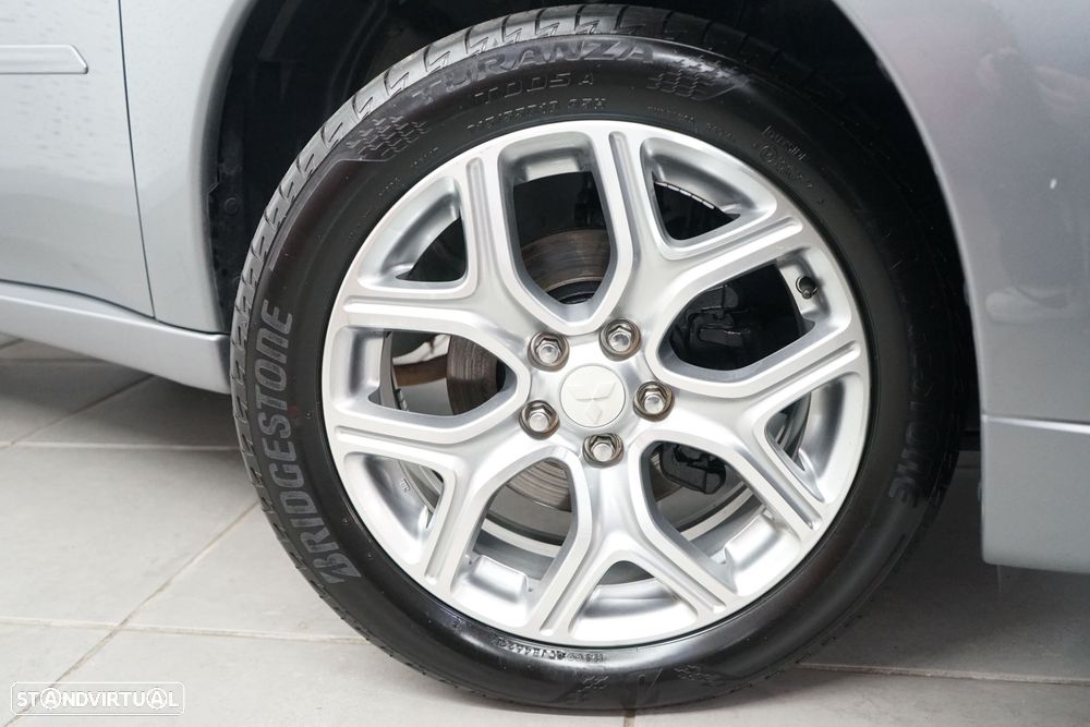 Mitsubishi Outlander 2.0 4WD Plus - 10