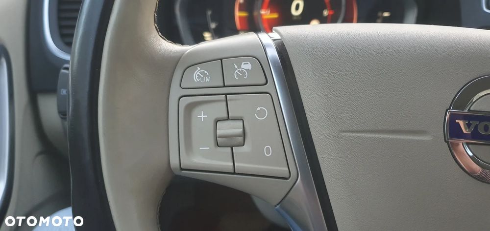 Volvo V60 D4 Geartronic Summum - 25