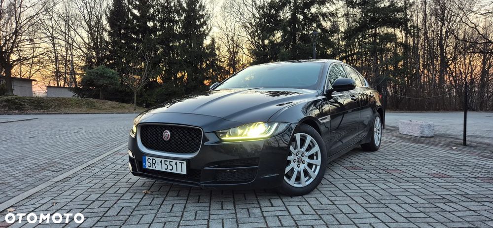 Jaguar XE 2.0 D Prestige - 4