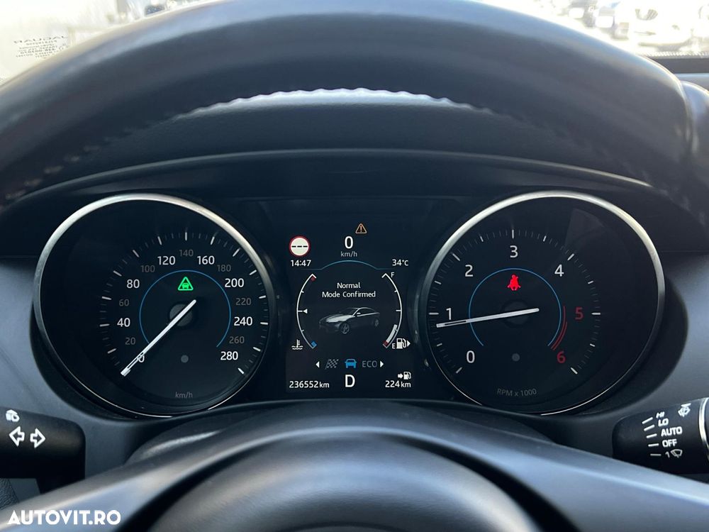 Jaguar XE 20d Aut. Portfolio - 30