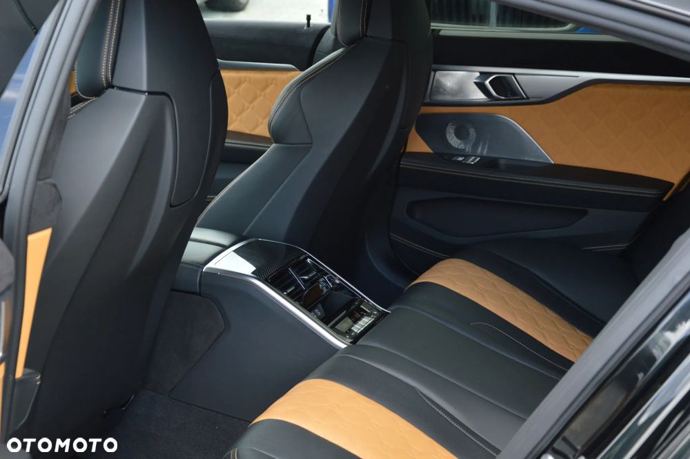 BMW M8 Competition - 11