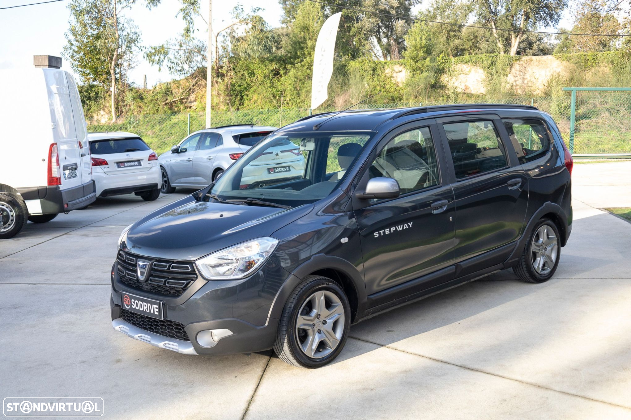 Dacia Lodgy 1.5 Blue dCi Stepway 7L - 4