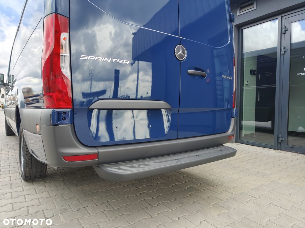 Mercedes-Benz Sprinter - 11