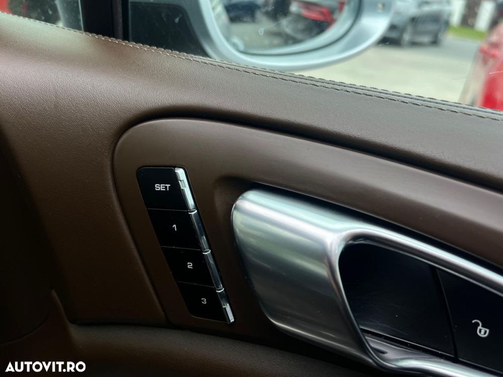 Porsche Cayenne - 16