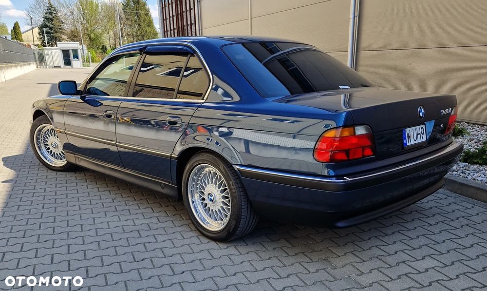 BMW Seria 7 740i V8 - 5