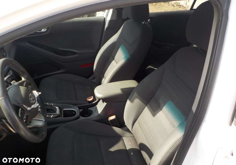 Hyundai IONIQ - 29