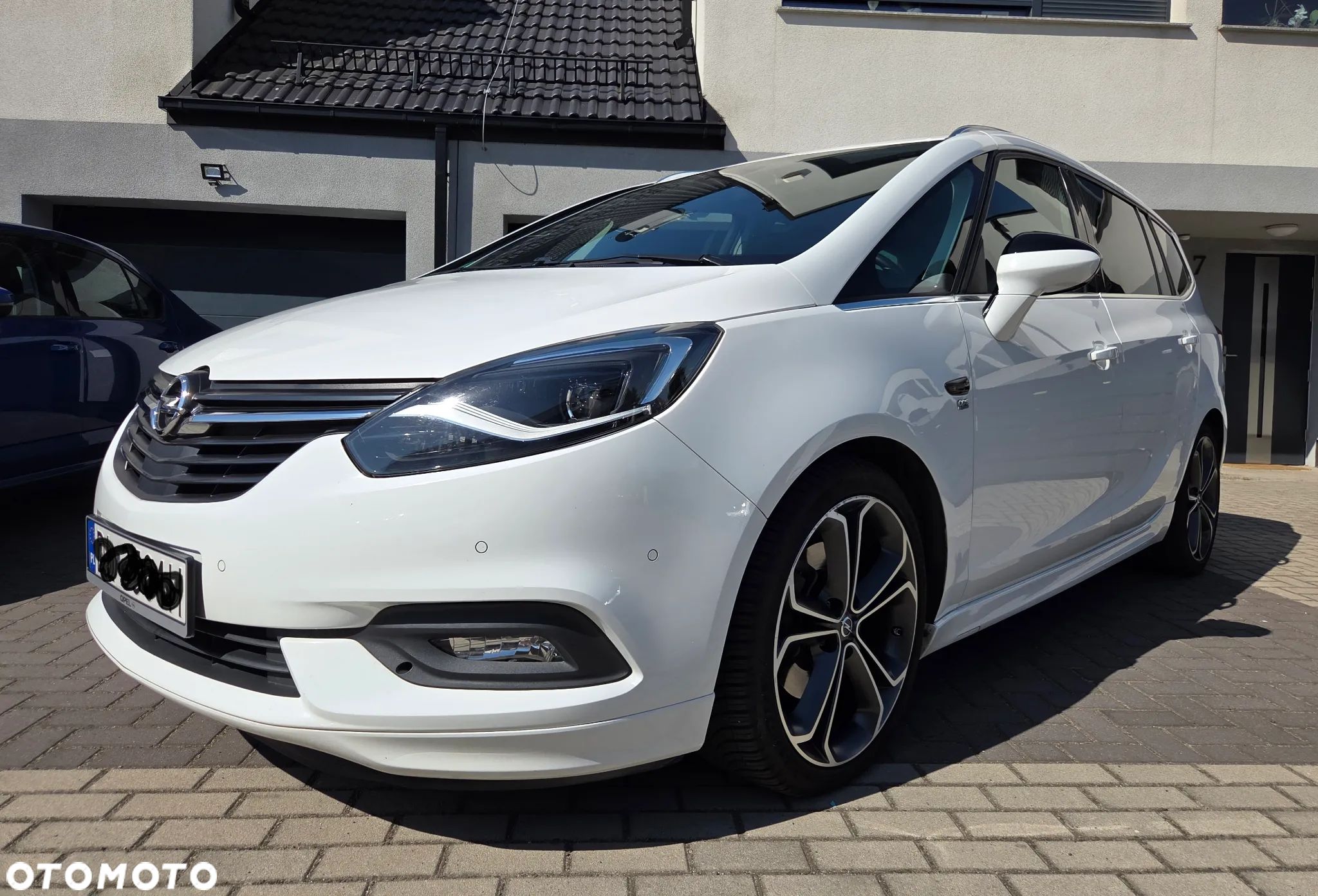 Opel Zafira Tourer 1.6 SIDI Turbo Innovation - 1