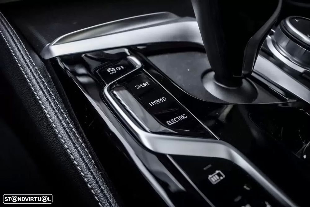 BMW 530 e Pack Desportivo M - 25