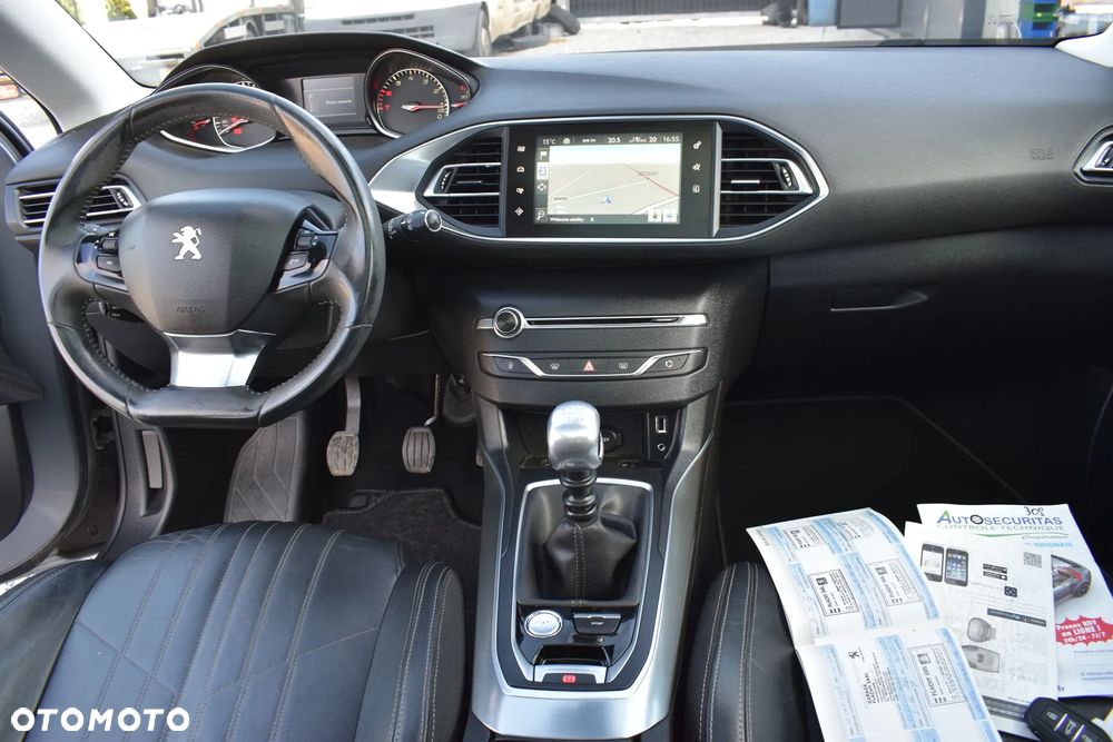 Peugeot 308 1.2 PureTech Allure S&S - 6
