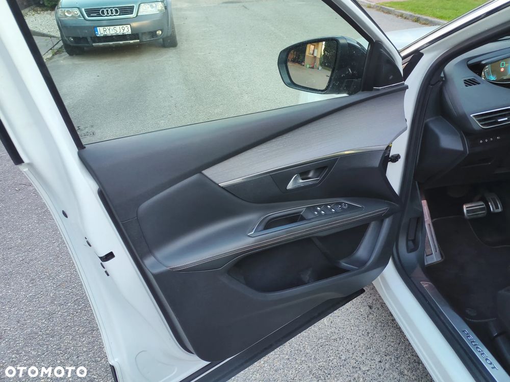 Peugeot 3008 1.6 PureTech HYbrid4 GT Line S&S EAT8 - 18