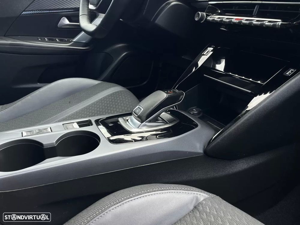 Peugeot 2008 1.2 PureTech Allure EAT8 - 19