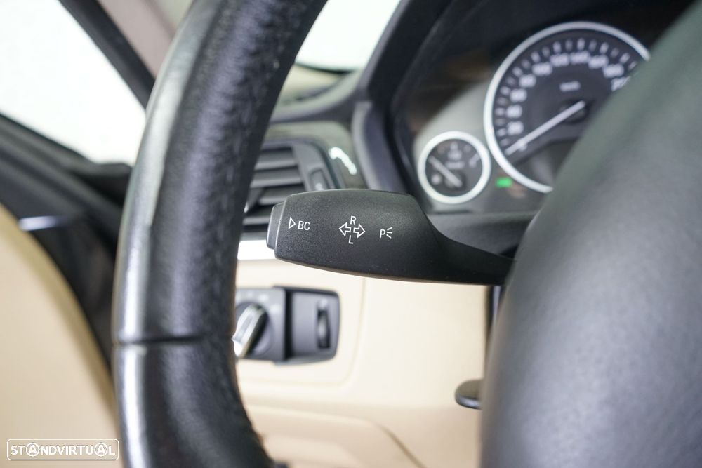 BMW 320 d Line Luxury - 26