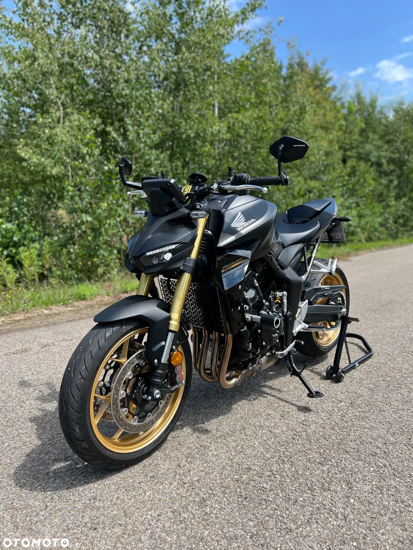 Honda CB - 1