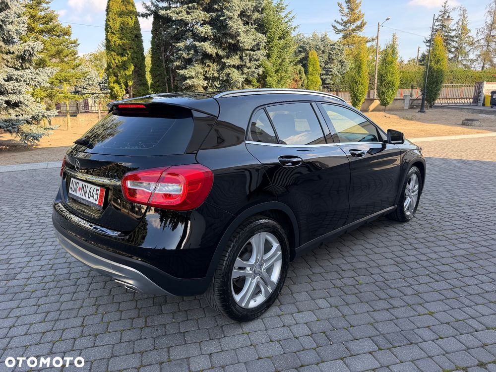 Mercedes-Benz GLA - 9