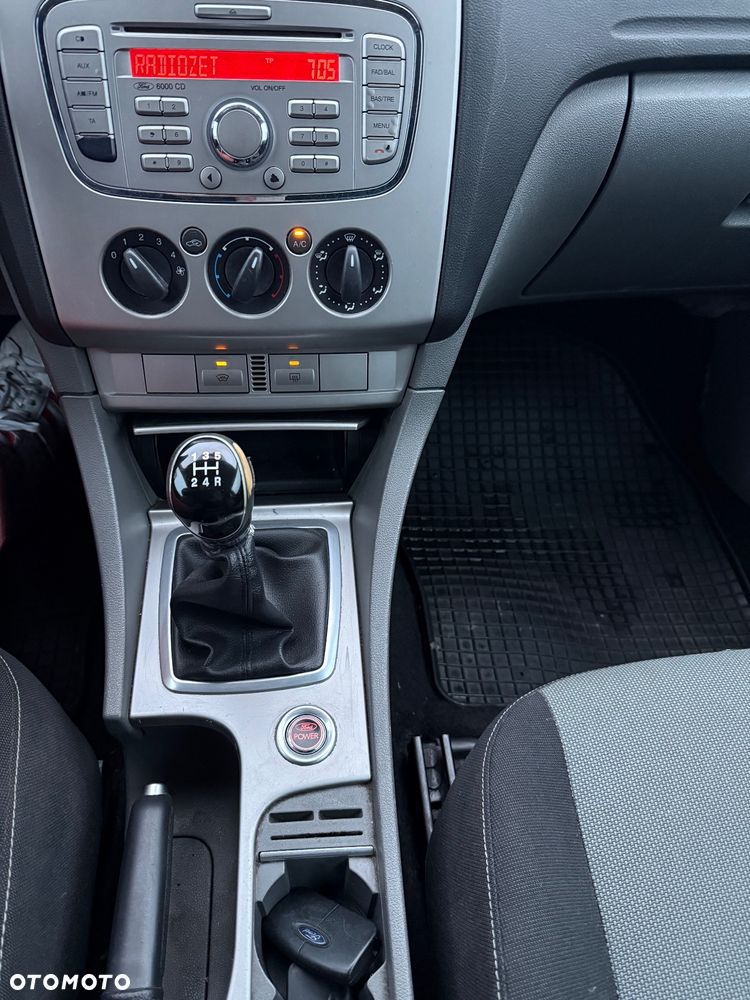 Ford Focus 1.6 16V Sport - 13