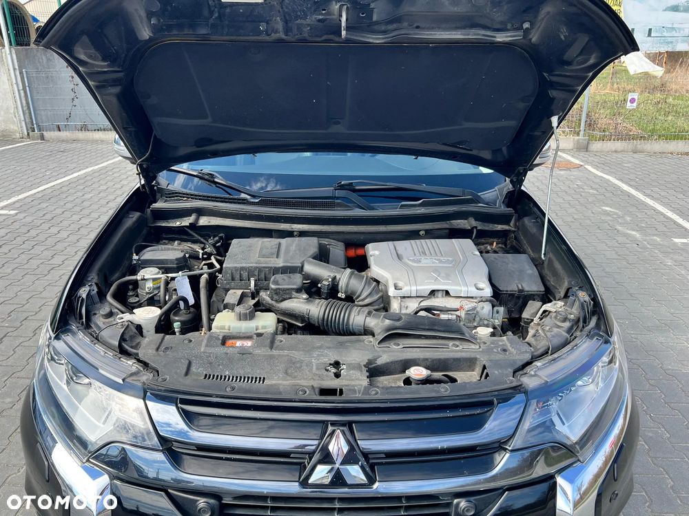 Mitsubishi Outlander 2.0 4WD Plus - 16