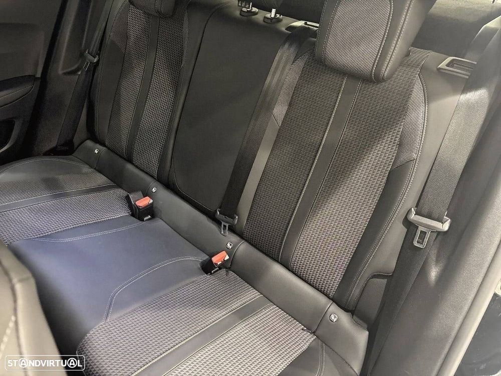 Peugeot 2008 1.2 PureTech GT EAT8 - 10