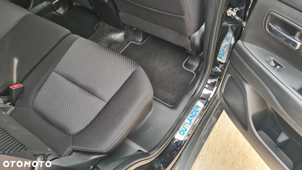 Mitsubishi Outlander 2.0 Intense 2WD CVT - 21
