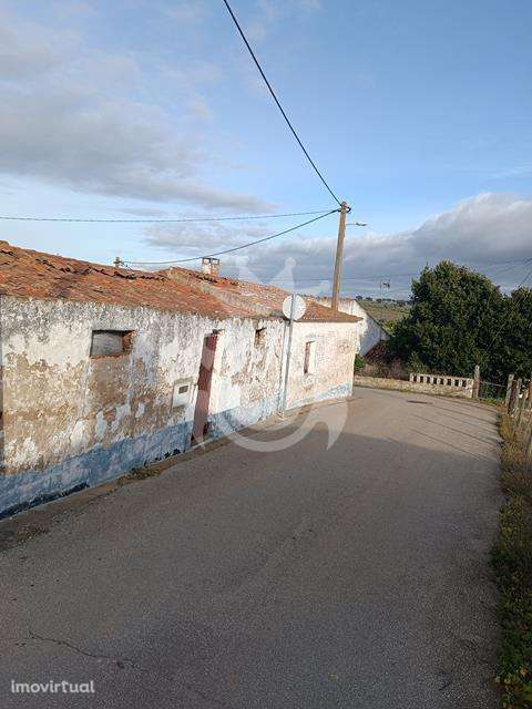 Casa com Logradouro na Vendinha para recuperar - Grande imagem: 5/14