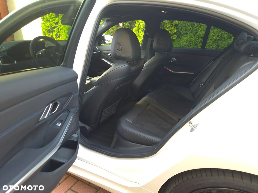 BMW Seria 3 330e xDrive M Sport - 19