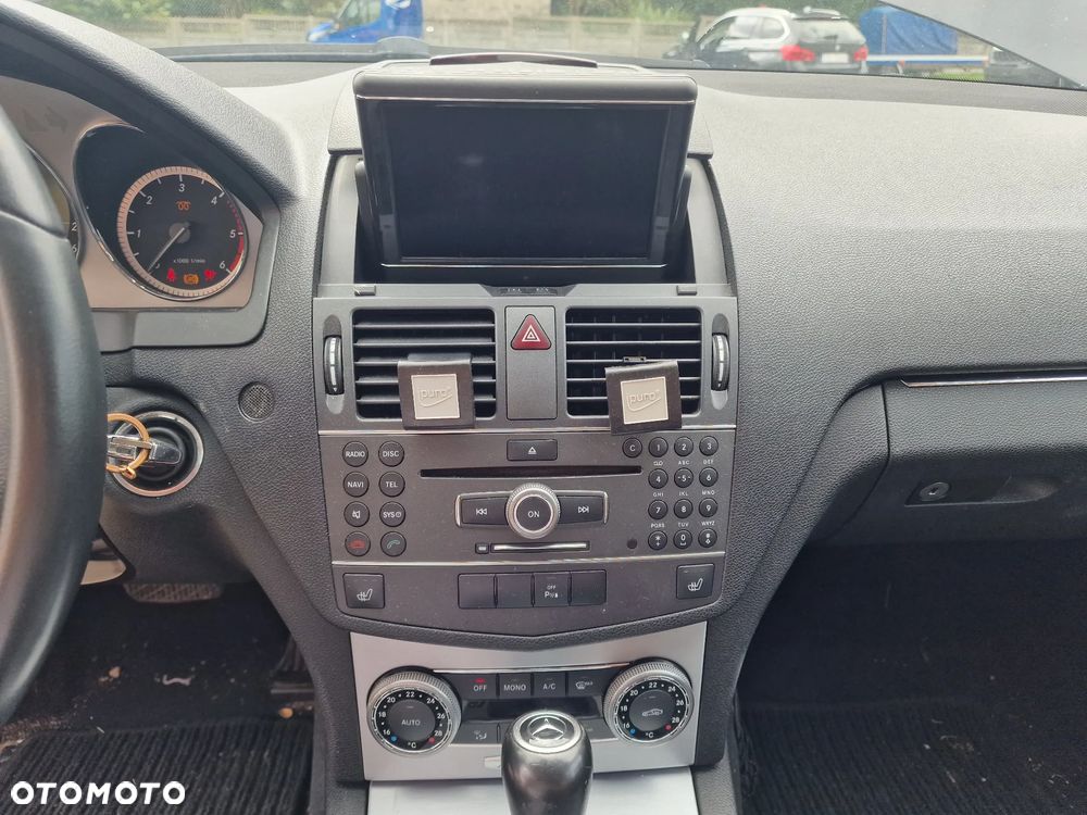 Mercedes-Benz Klasa C 220 T CDI DPF Automatik Avantgarde - 22