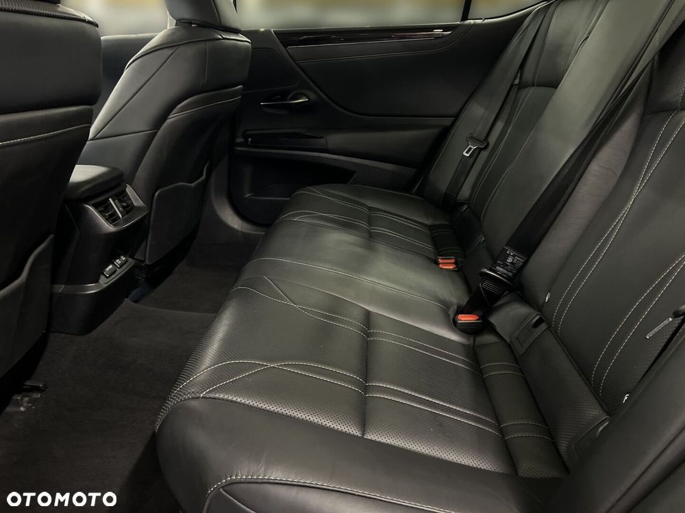 Lexus ES 300h Prestige - 13