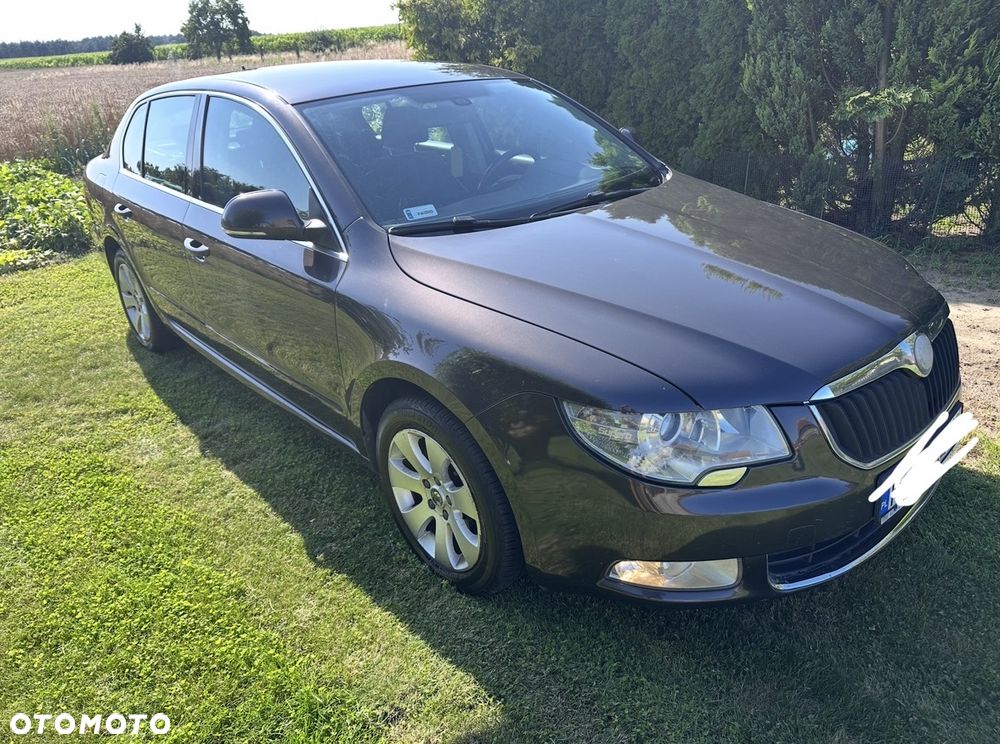 Skoda Superb 2010 photo 2