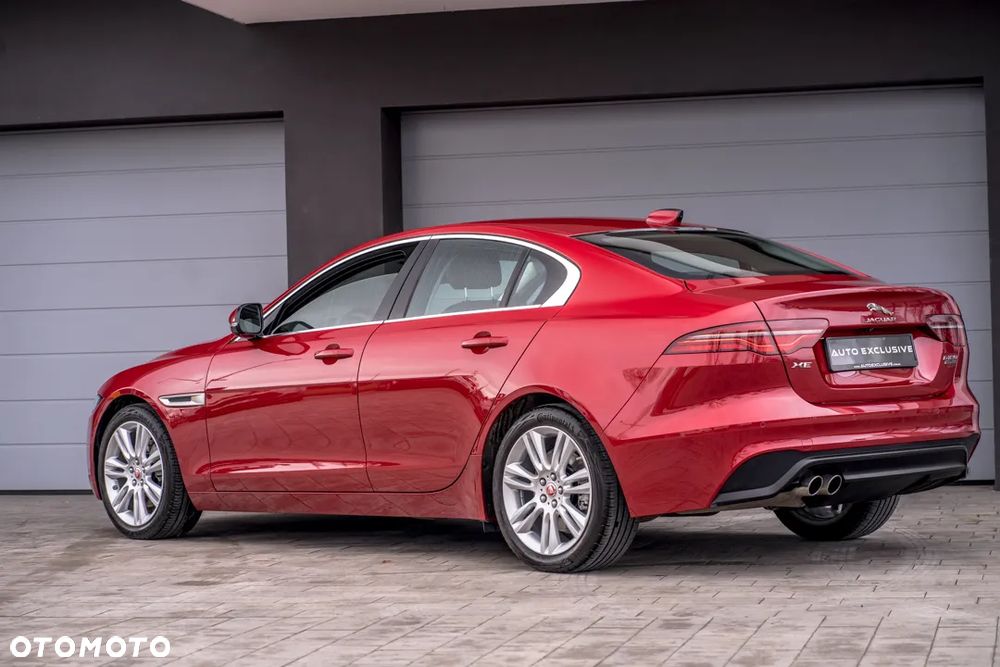 Jaguar XE 2.0 D180 HSE - 19