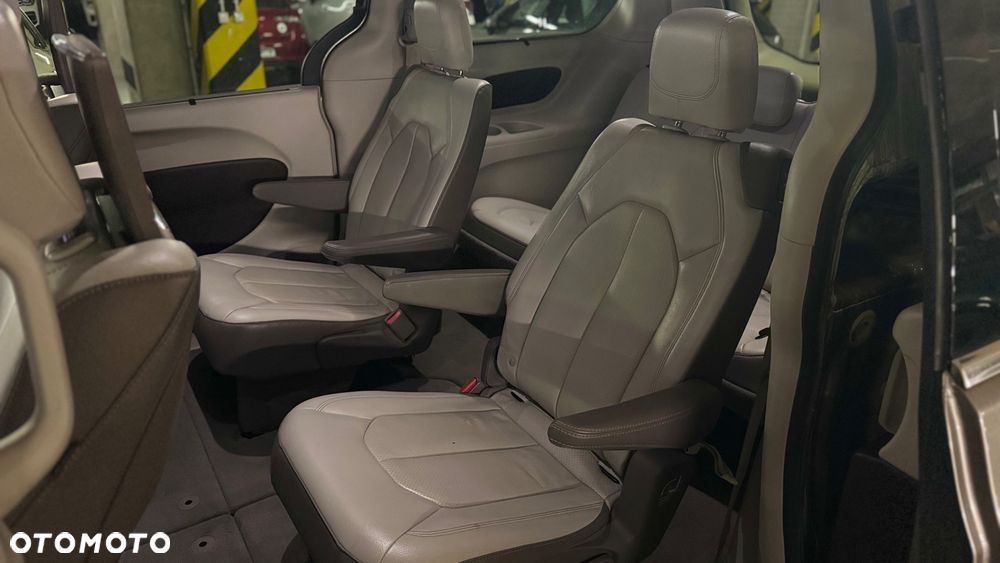 Chrysler Pacifica - 10