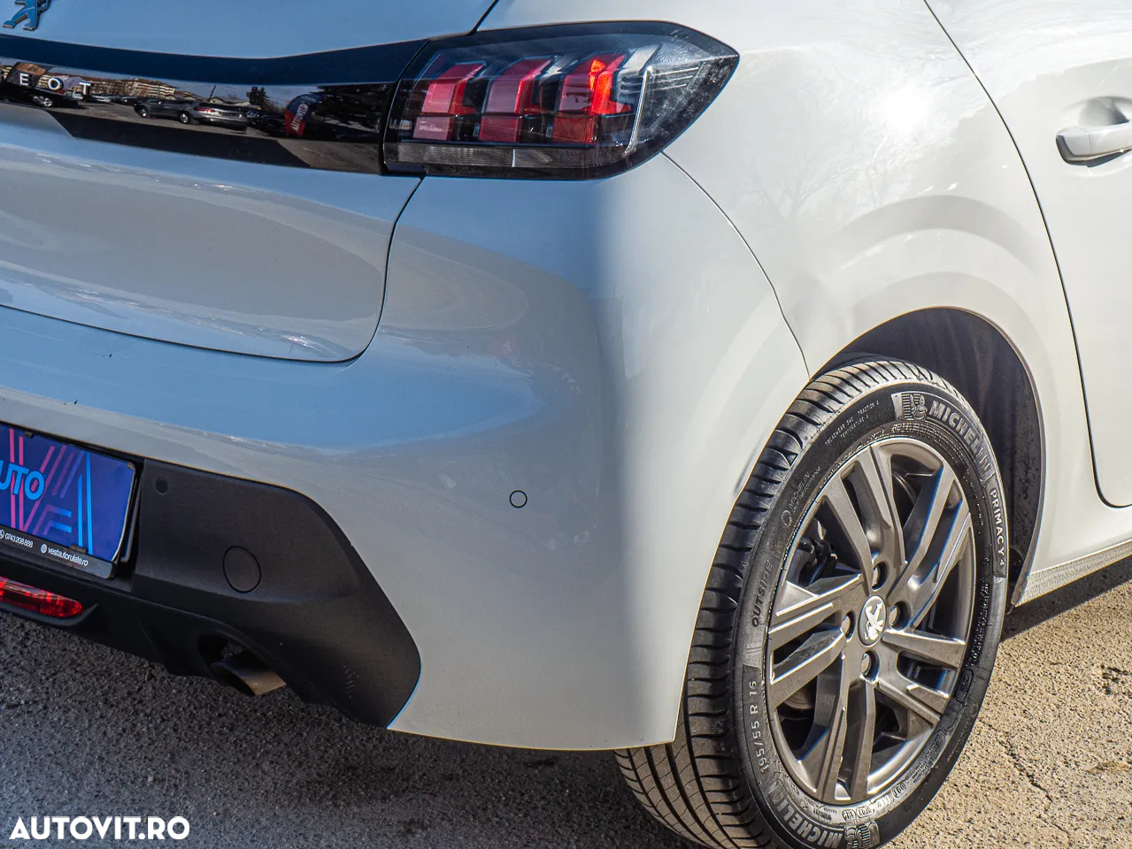 Peugeot 208 PureTech 100 EAT8 Allure - 13