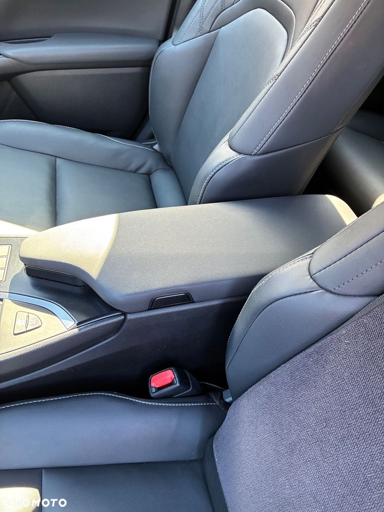 Lexus UX 250h F Sport 2WD - 23