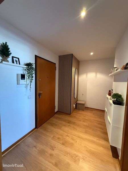 Arrenda - se T1 , com possibilidade de T1 + 1 - Grande imagem: 2/8