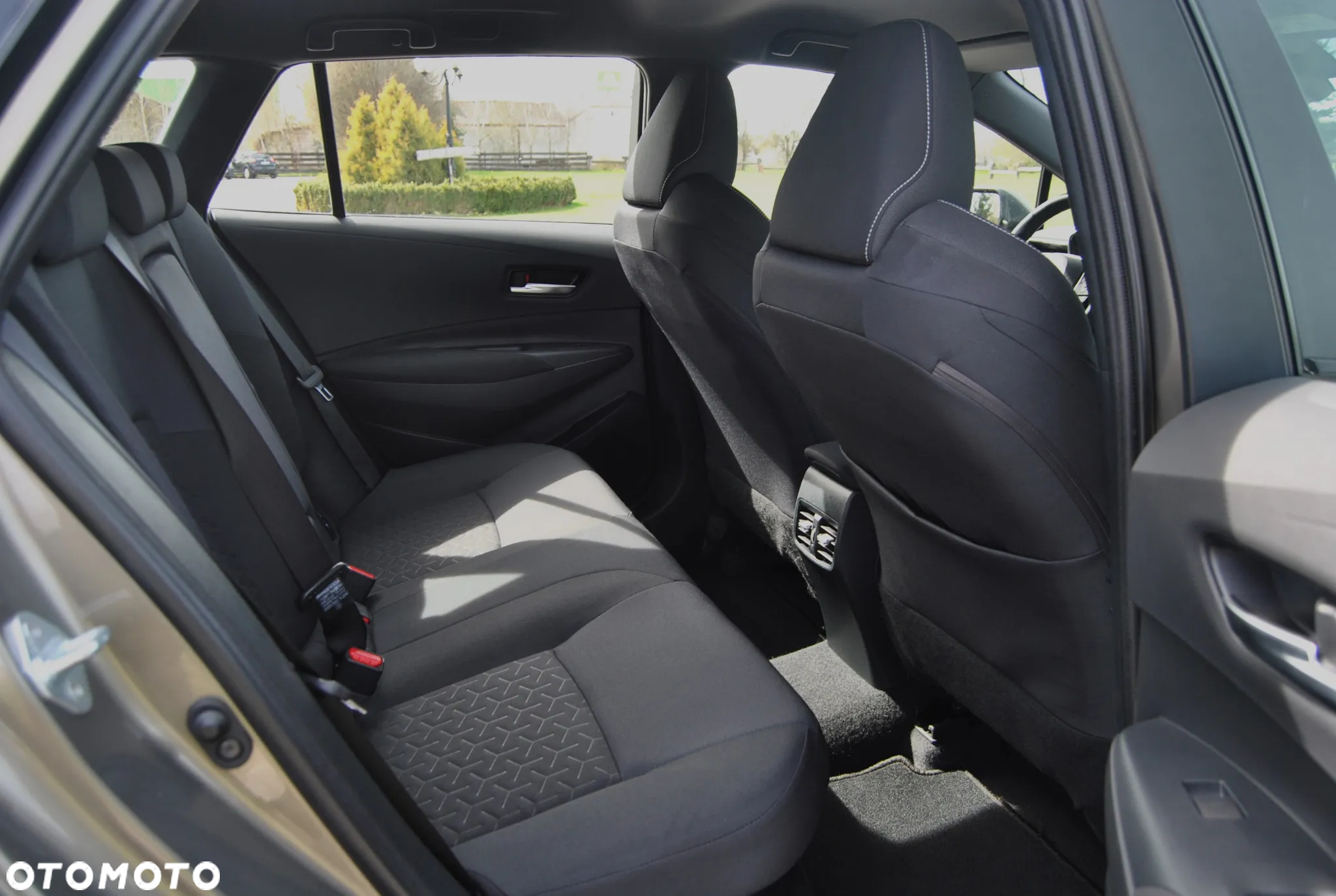 Toyota Corolla 2.0 Hybrid Touring Sports Business Edition - 8